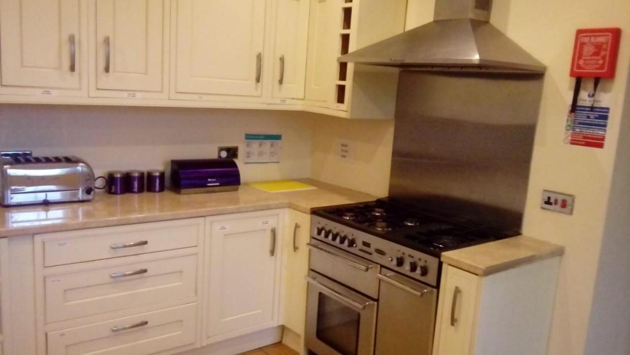 Carer 4 You Residential Home Upholland Экстерьер фото