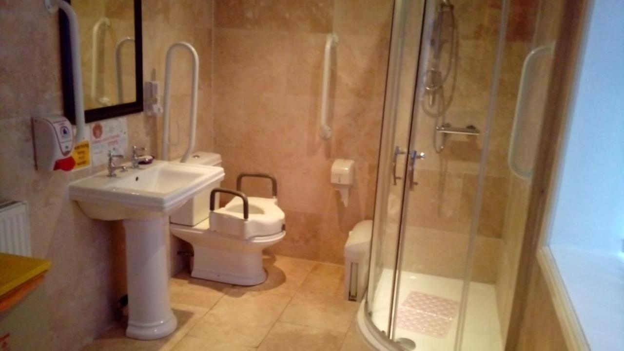 Carer 4 You Residential Home Upholland Экстерьер фото