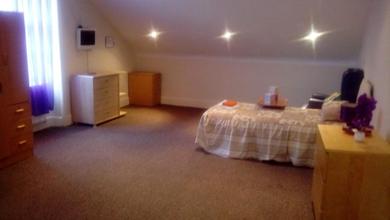 Carer 4 You Residential Home Upholland Экстерьер фото